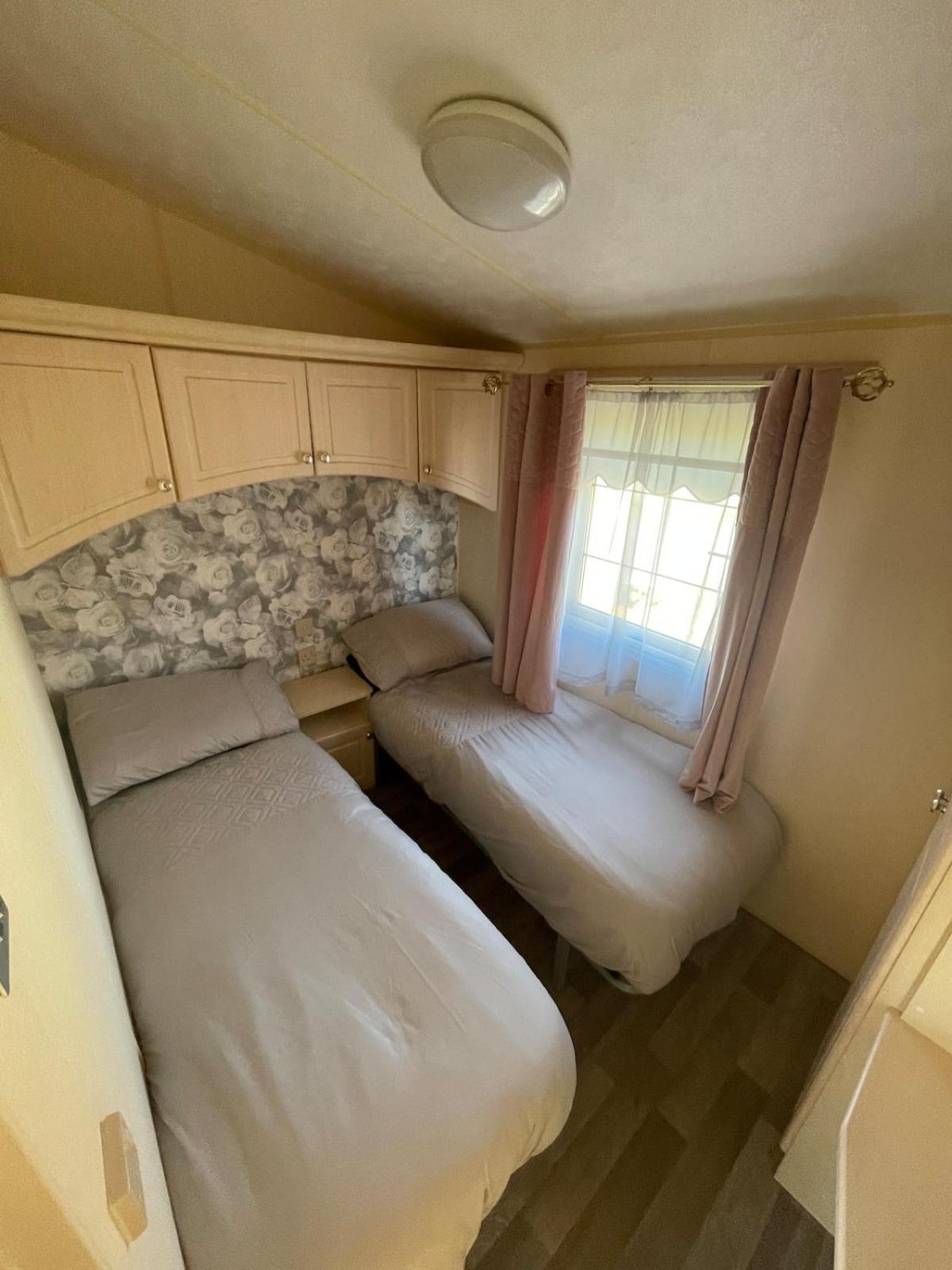 Willerby Granada 2-Bedroom Caravan, Glasgow Ъдингстън Екстериор снимка